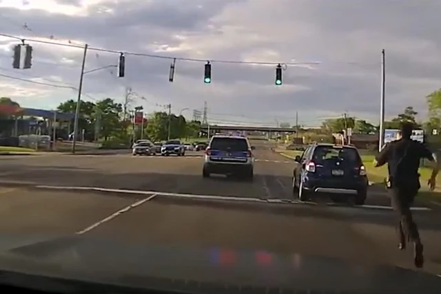 [WATCH] Incredible Dashcam Footage Shows NYS Police Officer Chasing Car on Foot