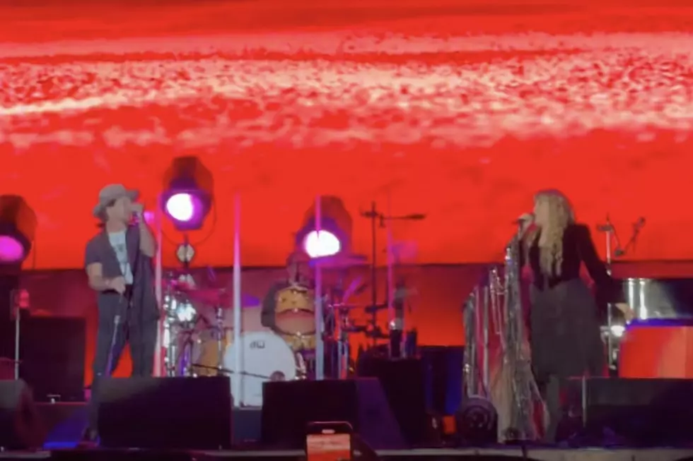 Watch Stevie Nicks and Eddie Vedder Play ‘Stop Draggin’ My Heart Around’