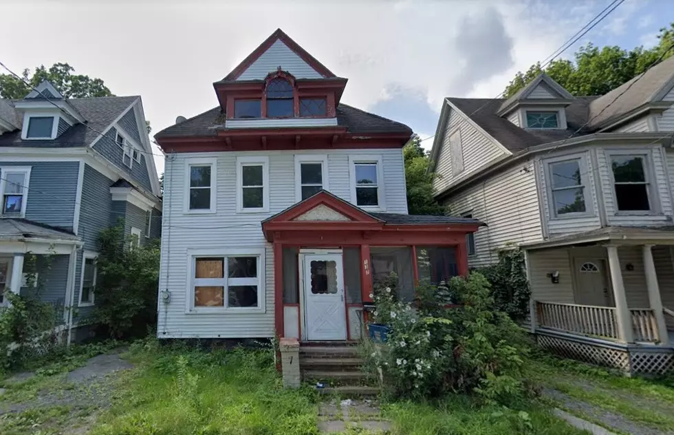 Family Reunited With Old Photos Found in Abandoned Syracuse House
