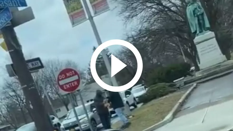 Good Samaritan Buys Food For Strangers in Beautiful Random Act of Kindness