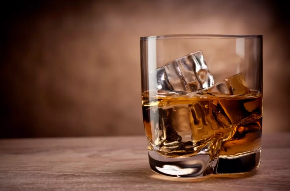 New York Man Sues After Whisky Glass Explodes on Flight